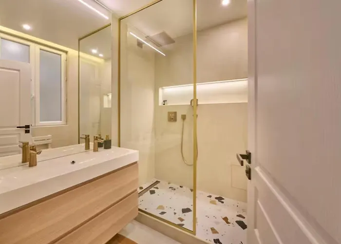Beach - Kitchen - Wifi - Air Conditioning - Center - Tram