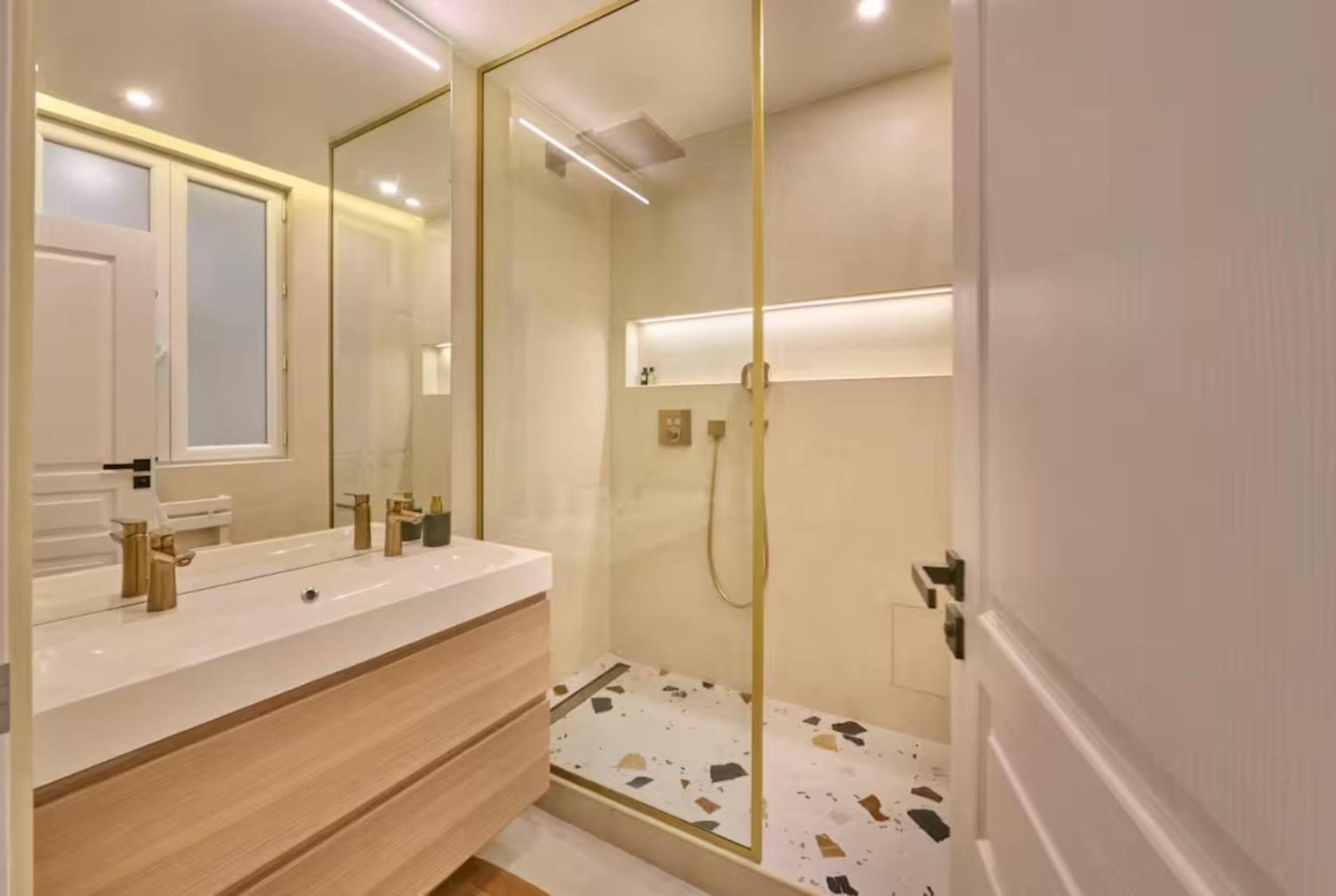 Beach - Kitchen - Wifi - Air Conditioning - Center - Tram